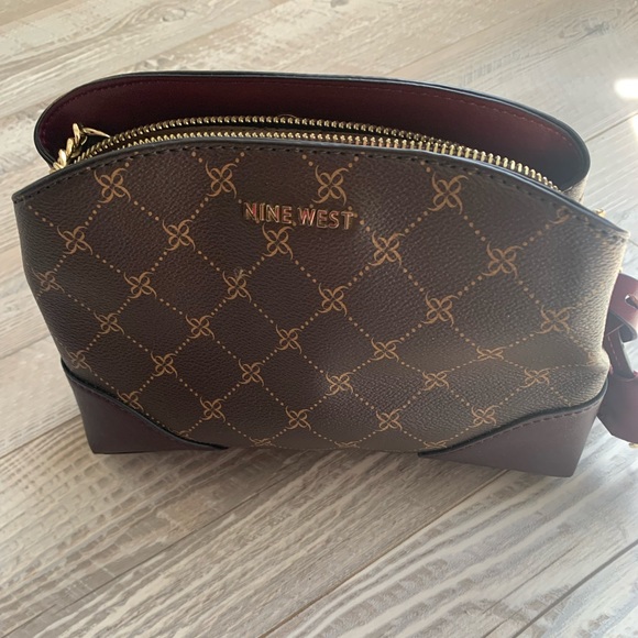 Nine West mini purse with shoulder strap - Picture 1 of 7